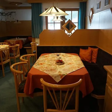 Haus Alpengruss Pensión Sankt Leonhard im Pitztal