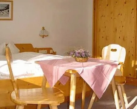 Haus Alpengruss Pensión 3*